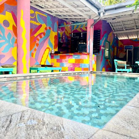 Cycling Backpacker Hostel & Cafe أونا واتونا المظهر الخارجي الصورة