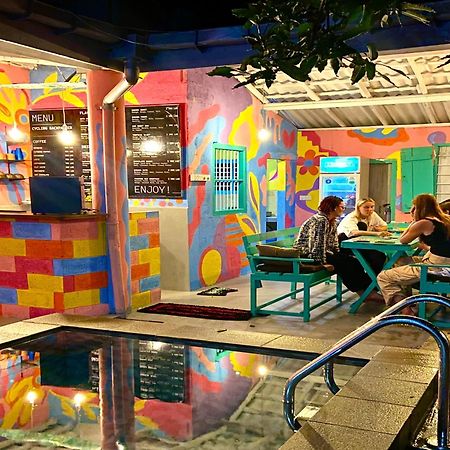 Cycling Backpacker Hostel & Cafe أونا واتونا المظهر الخارجي الصورة
