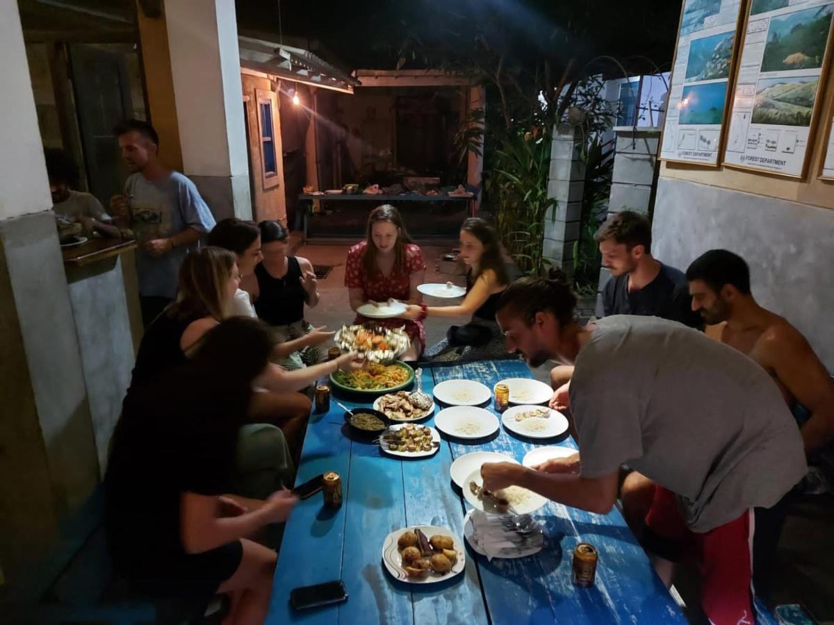 Cycling Backpacker Hostel & Cafe أونا واتونا المظهر الخارجي الصورة