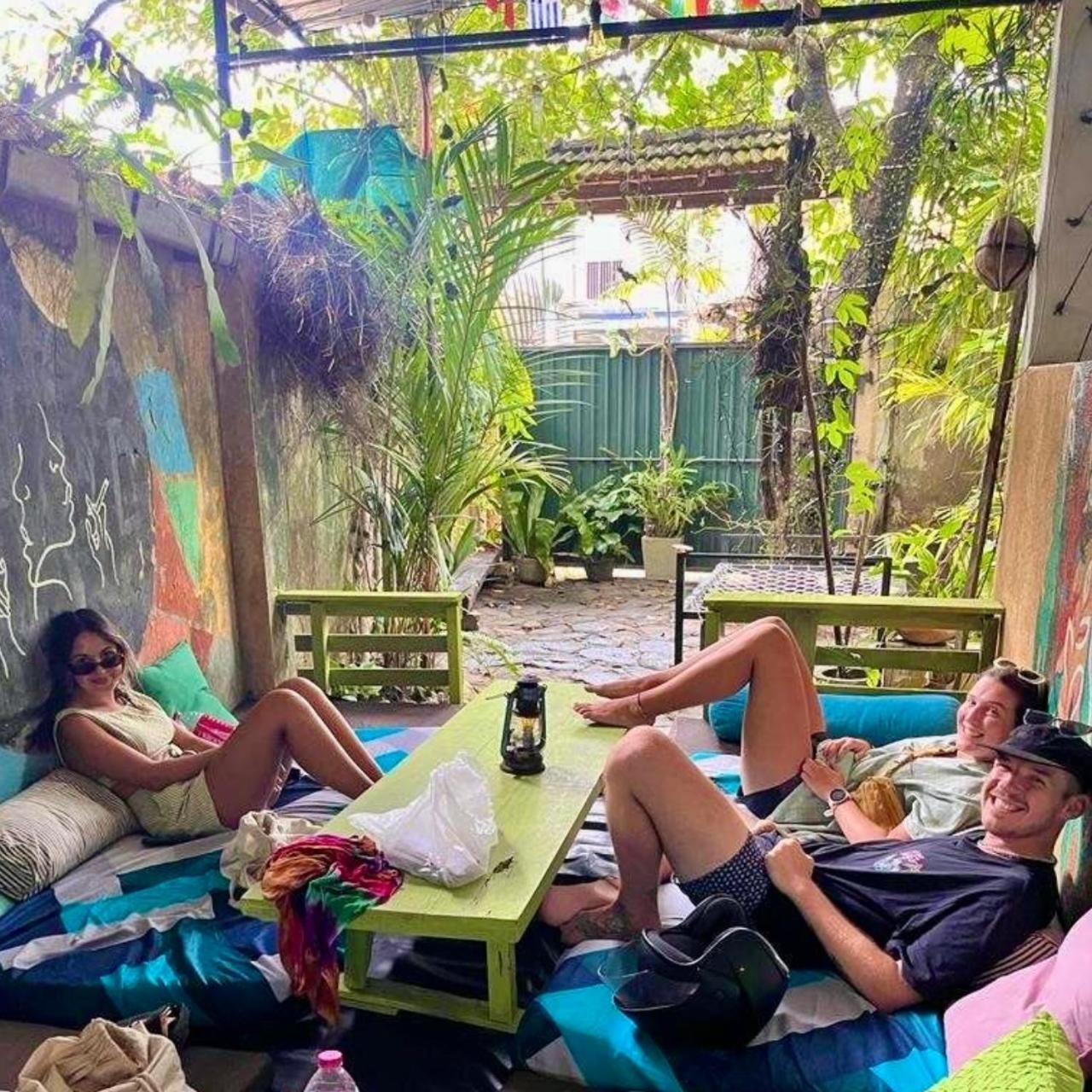 Cycling Backpacker Hostel & Cafe أونا واتونا المظهر الخارجي الصورة