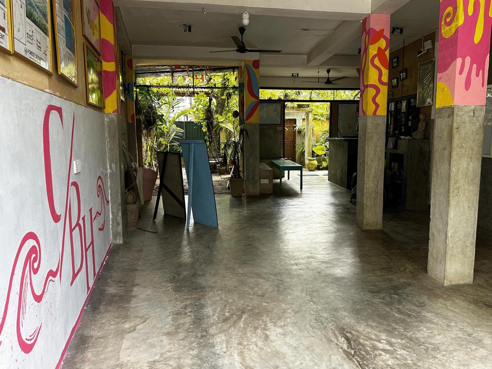 Cycling Backpacker Hostel & Cafe أونا واتونا المظهر الخارجي الصورة