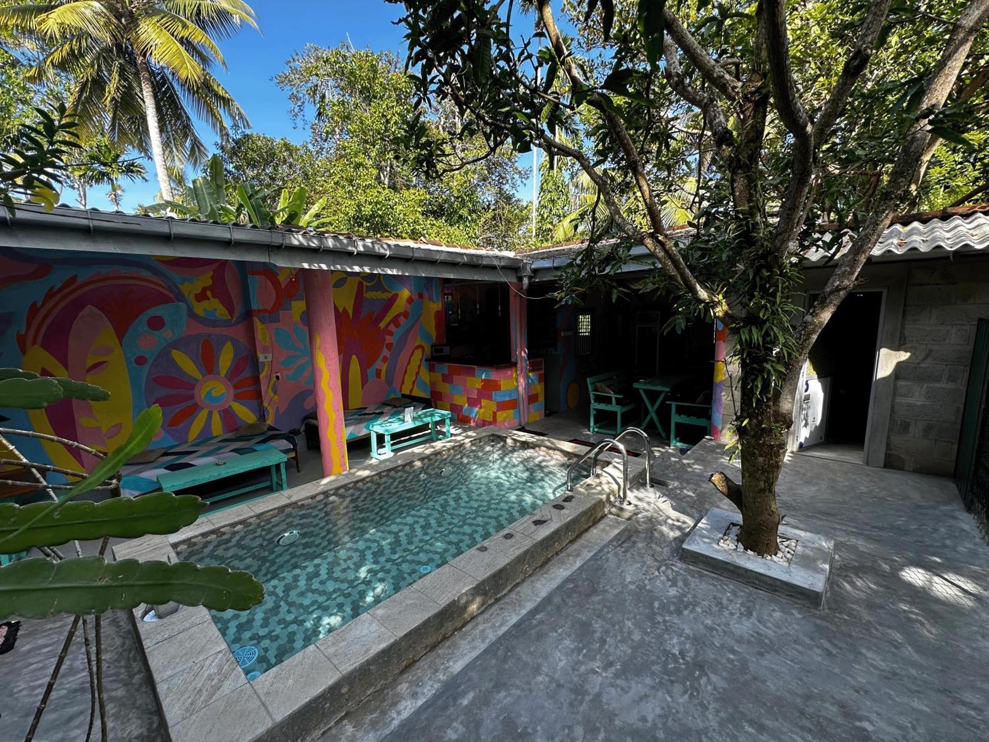 Cycling Backpacker Hostel & Cafe أونا واتونا المظهر الخارجي الصورة